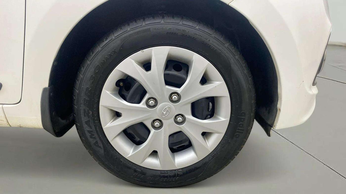 2016 Hyundai Grand i10 SPORTZ 1.2 KAPPA VTVT, Petrol, Manual, 14,292 km, Right Front Wheel