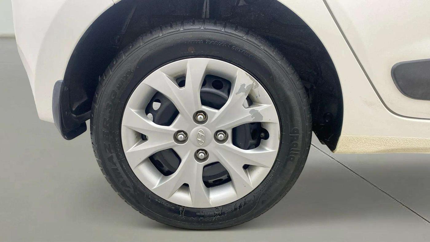 2016 Hyundai Grand i10 SPORTZ 1.2 KAPPA VTVT, Petrol, Manual, 14,292 km, Right Rear Wheel