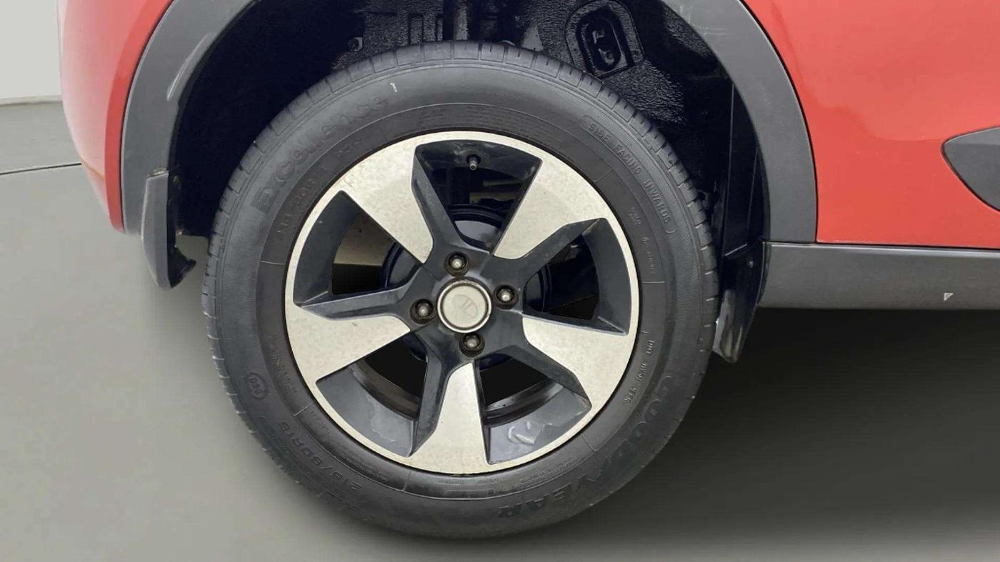 2018 Tata NEXON XZA PLUS PETROL, Petrol, Automatic, 56,362 km, Right Rear Wheel