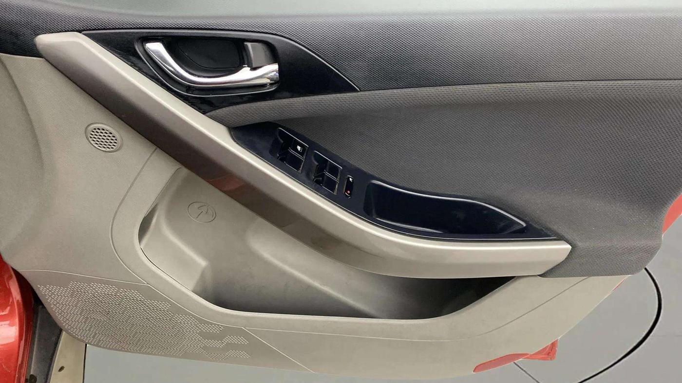 2018 Tata NEXON XZA PLUS PETROL, Petrol, Automatic, 56,362 km, Driver Side Door Panels Control