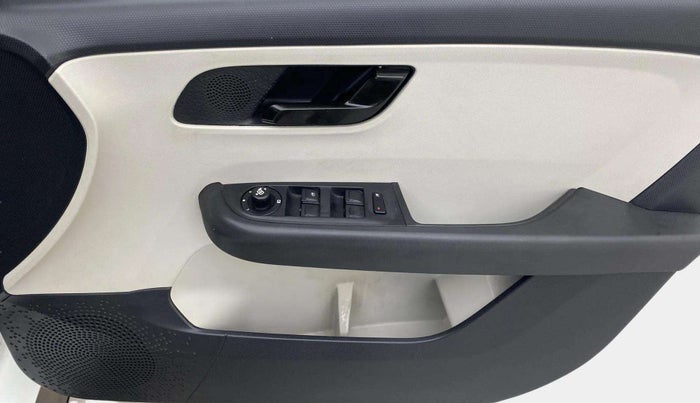 2022 Tata ALTROZ XT PETROL, Petrol, Manual, 23,334 km, Driver Side Door Panels Control