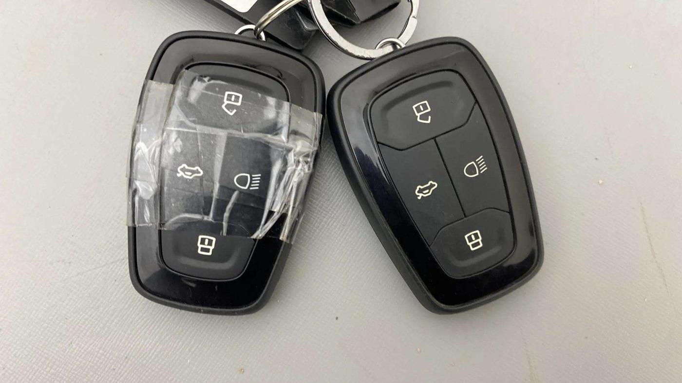2022 Tata ALTROZ XT PETROL, Petrol, Manual, 23,334 km, Key Close Up