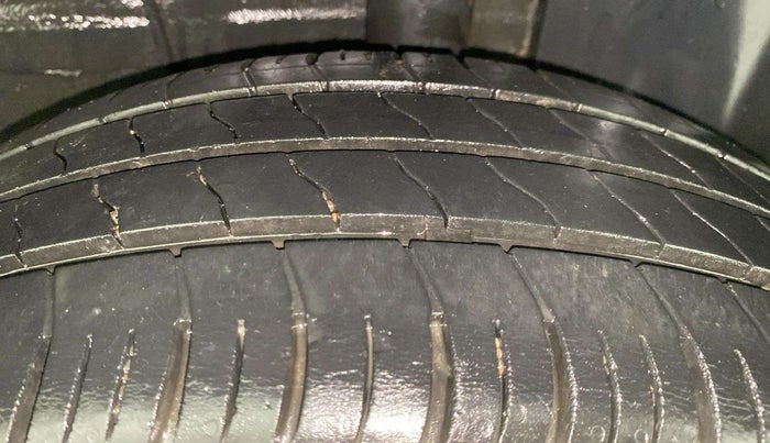2022 Tata ALTROZ XT PETROL, Petrol, Manual, 23,334 km, Left Rear Tyre Tread