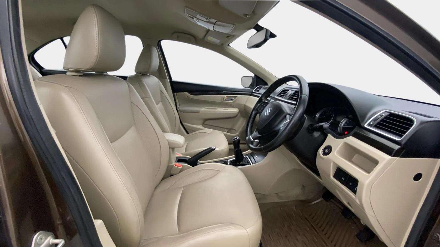 2015 Maruti Ciaz ZXI+, Petrol, Manual, 72,198 km, Right Side Front Door Cabin
