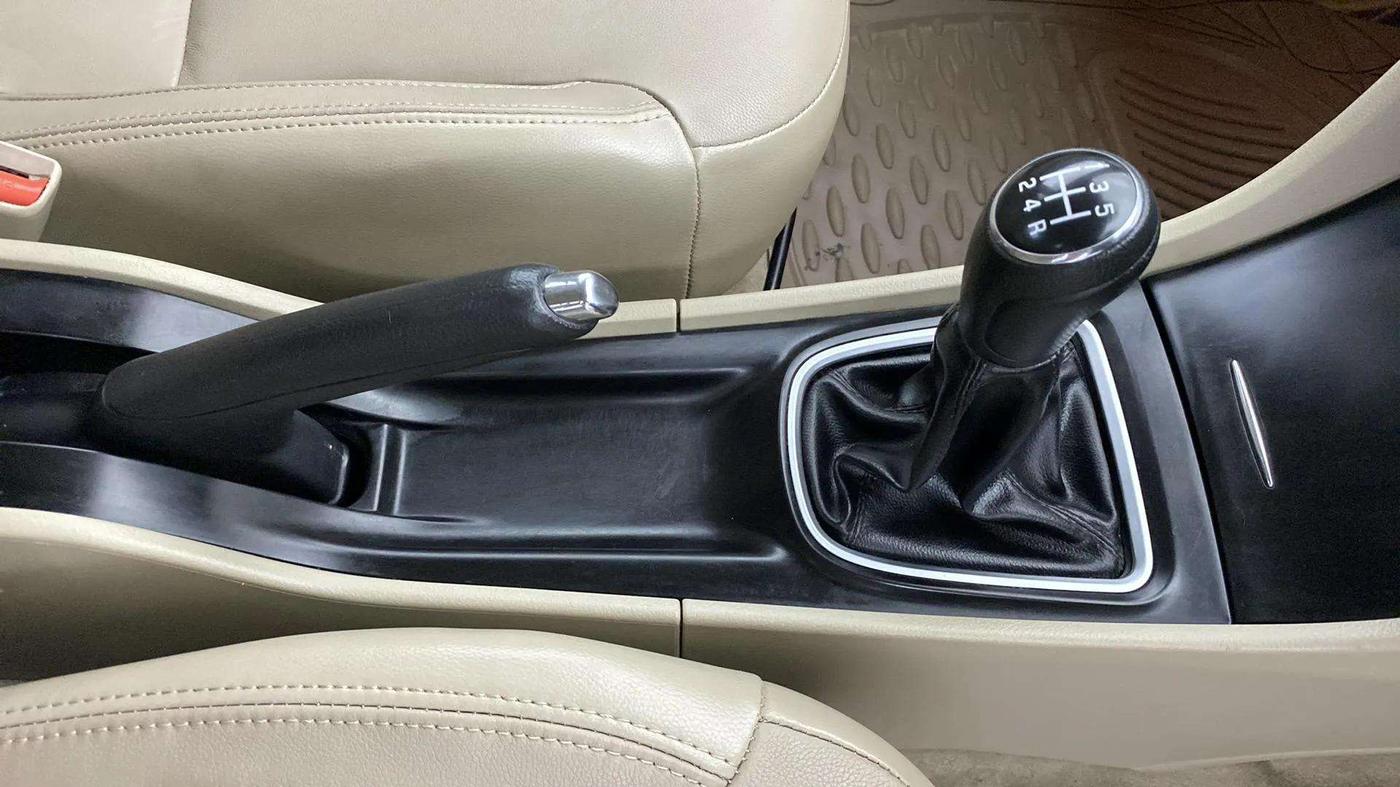 2015 Maruti Ciaz ZXI+, Petrol, Manual, 72,198 km, Gear Lever
