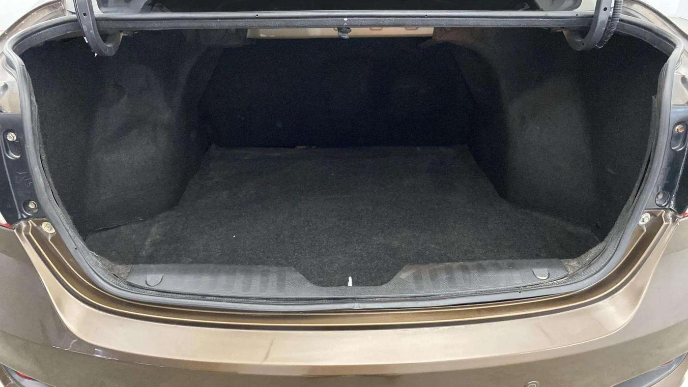 2015 Maruti Ciaz ZXI+, Petrol, Manual, 72,198 km, Boot Inside