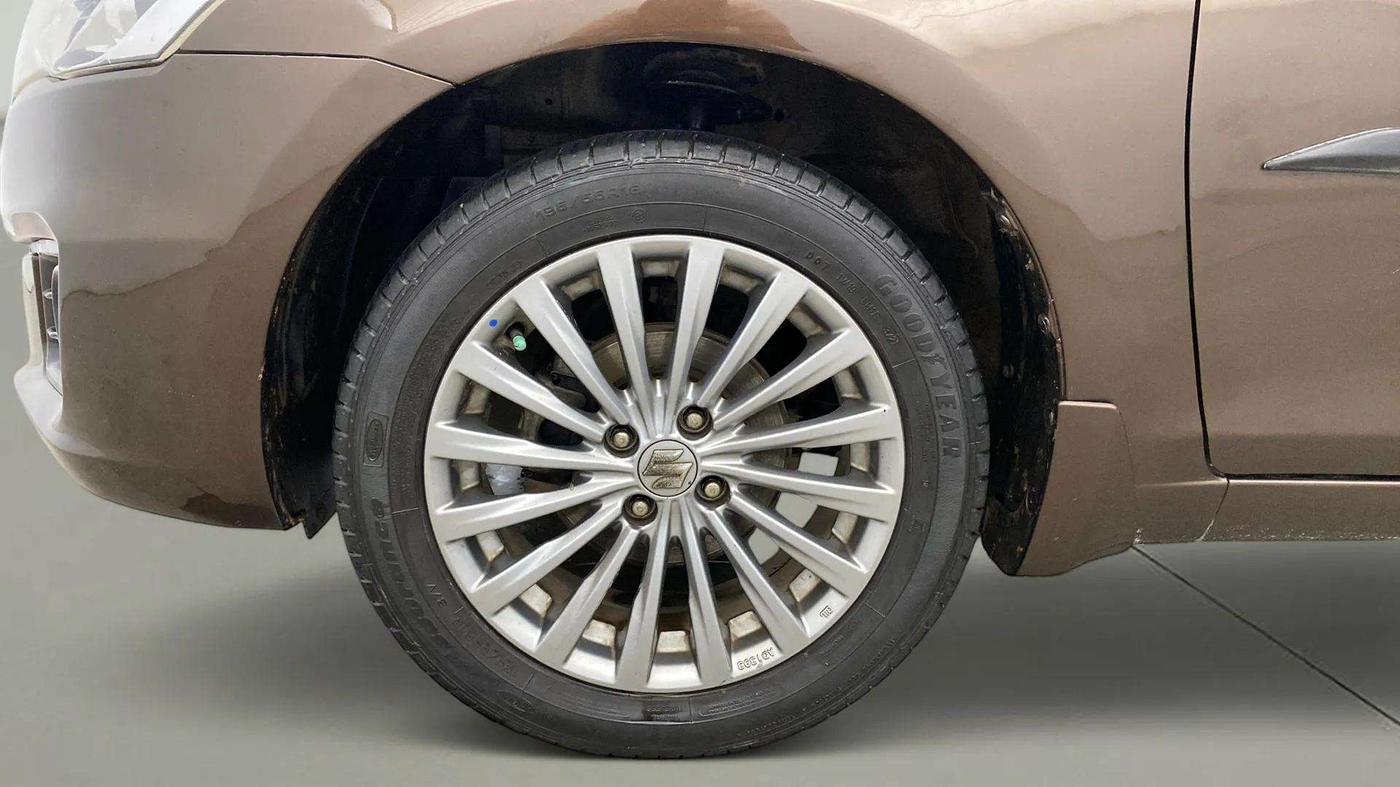 2015 Maruti Ciaz ZXI+, Petrol, Manual, 72,198 km, Left Front Wheel