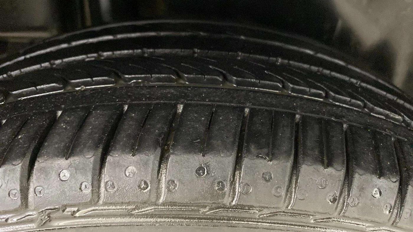 2015 Maruti Ciaz ZXI+, Petrol, Manual, 72,198 km, Right Rear Tyre Tread