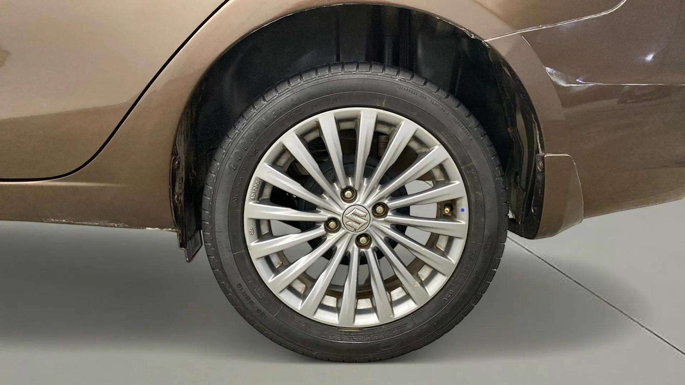 2015 Maruti Ciaz ZXI+, Petrol, Manual, 72,198 km, Left Rear Wheel