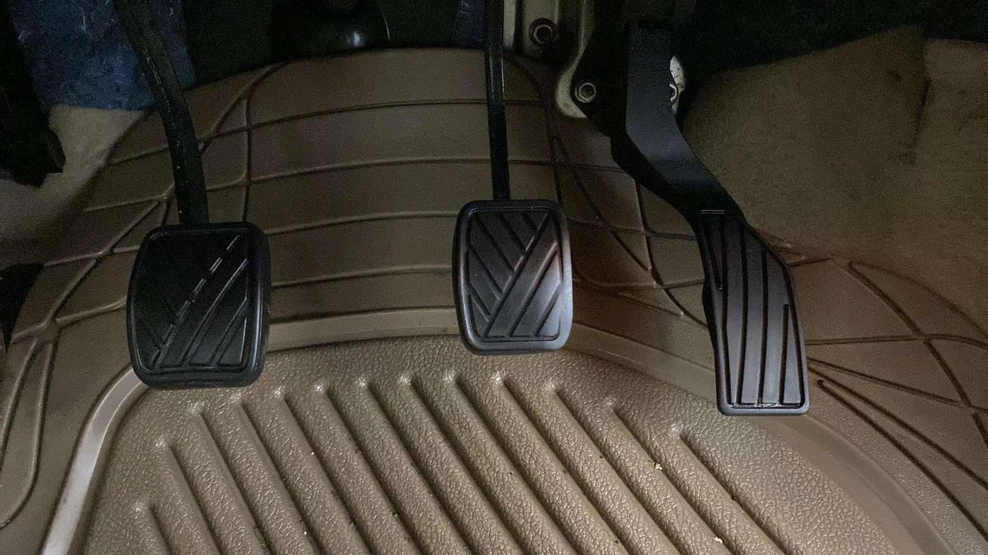 2015 Maruti Ciaz ZXI+, Petrol, Manual, 72,198 km, Pedals