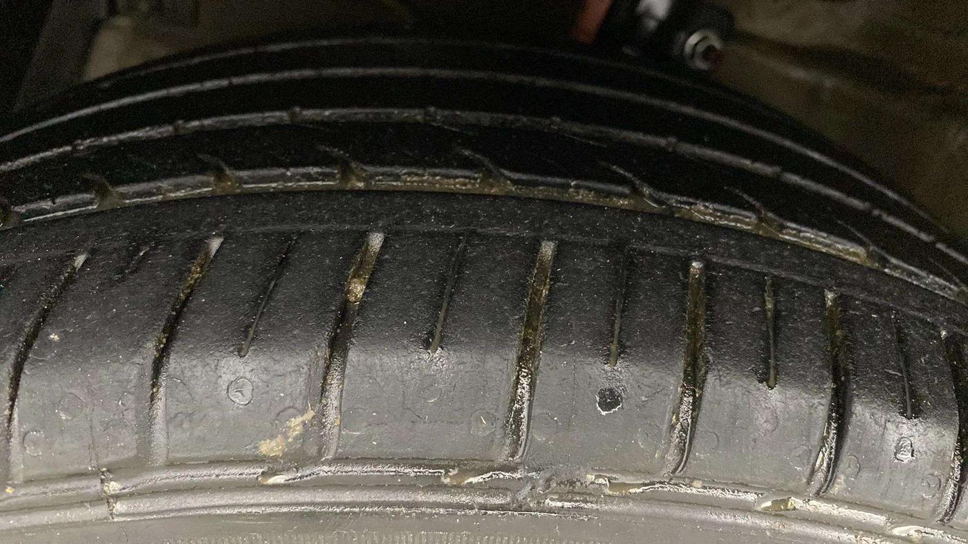 2015 Maruti Ciaz ZXI+, Petrol, Manual, 72,198 km, Left Front Tyre Tread