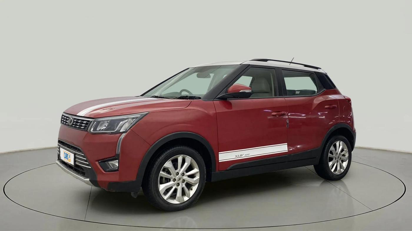2020 Mahindra XUV300 W8 1.2 PETROL, Petrol, Manual, 33,830 km, Left Front Diagonal