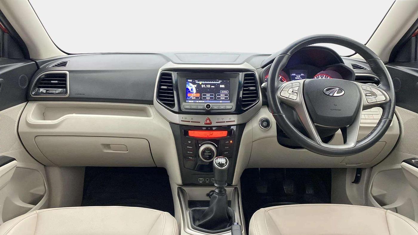 2020 Mahindra XUV300 W8 1.2 PETROL, Petrol, Manual, 33,830 km, Dashboard
