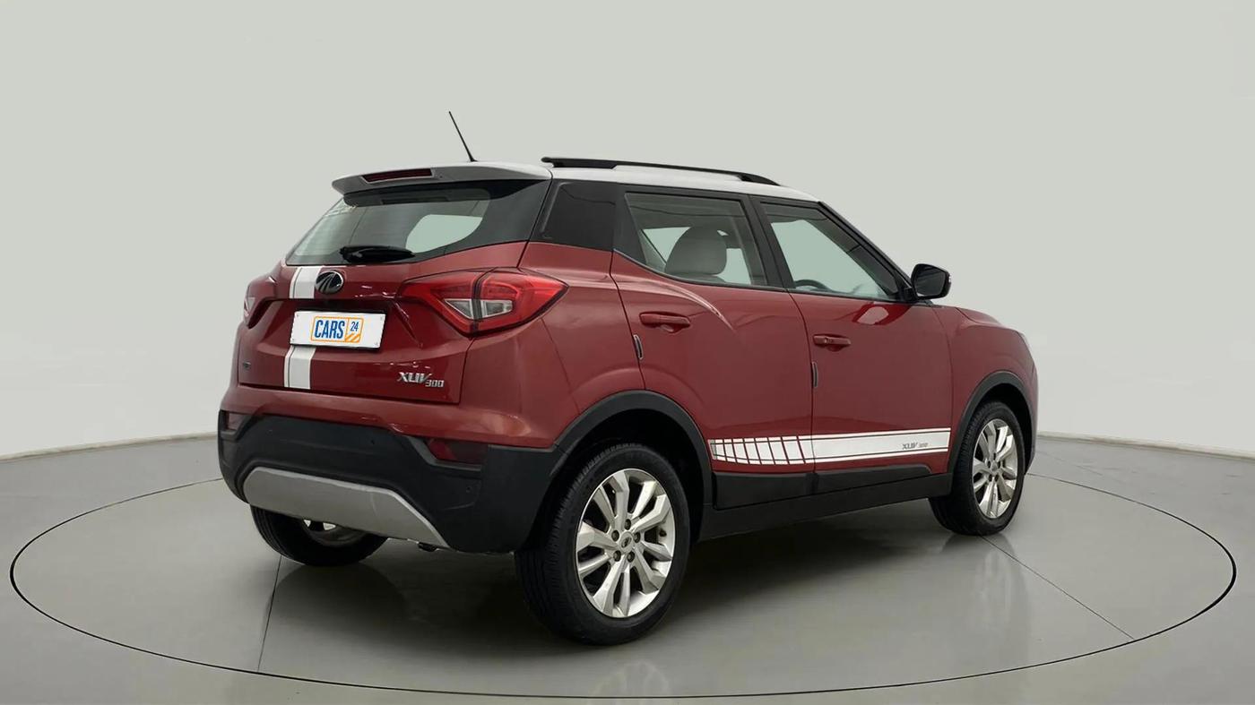 2020 Mahindra XUV300 W8 1.2 PETROL, Petrol, Manual, 33,830 km, Right Back Diagonal