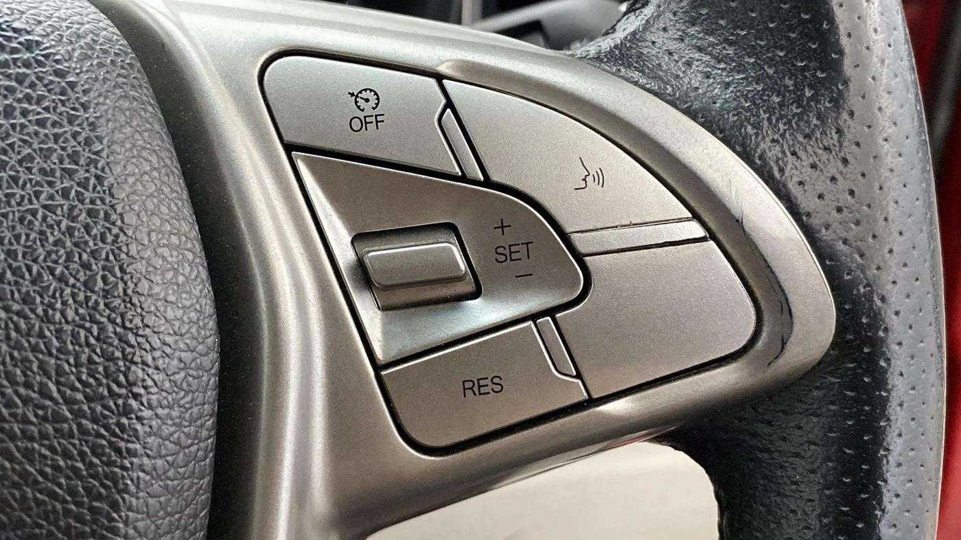 2020 Mahindra XUV300 W8 1.2 PETROL, Petrol, Manual, 33,830 km, Adaptive Cruise Control