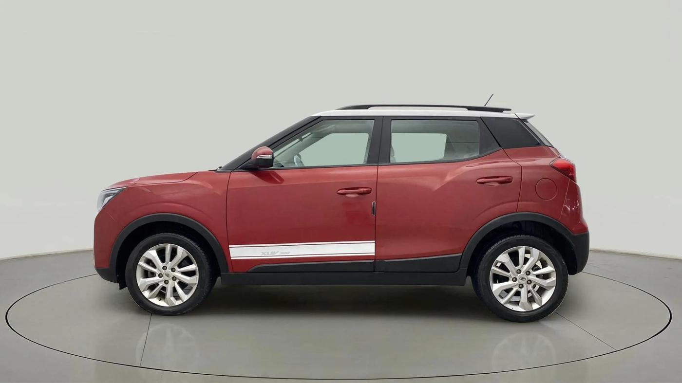 2020 Mahindra XUV300 W8 1.2 PETROL, Petrol, Manual, 33,830 km, Left Side