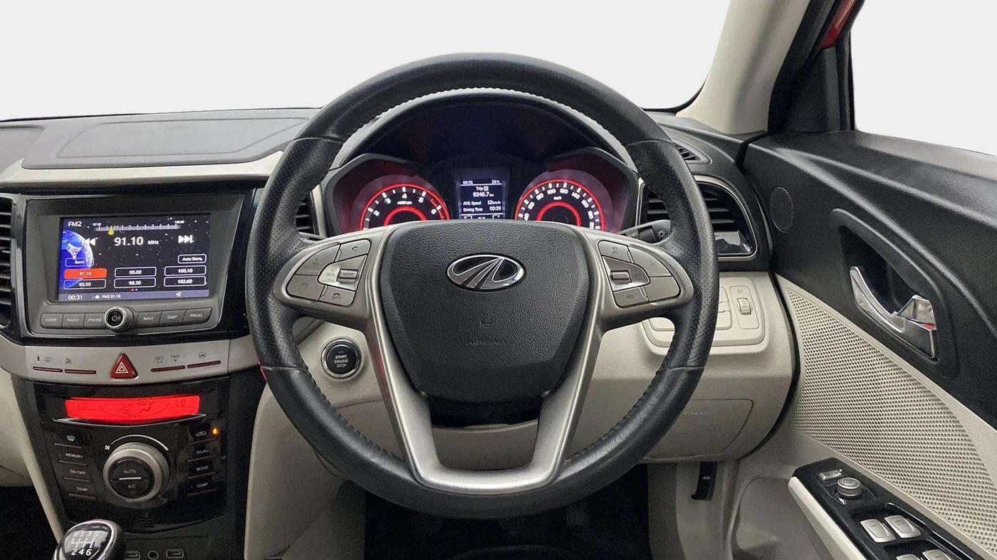 2020 Mahindra XUV300 W8 1.2 PETROL, Petrol, Manual, 33,830 km, Steering Wheel Close Up