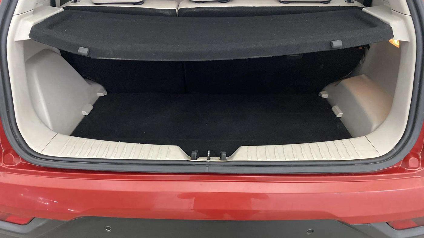 2020 Mahindra XUV300 W8 1.2 PETROL, Petrol, Manual, 33,830 km, Boot Open Zoomed View