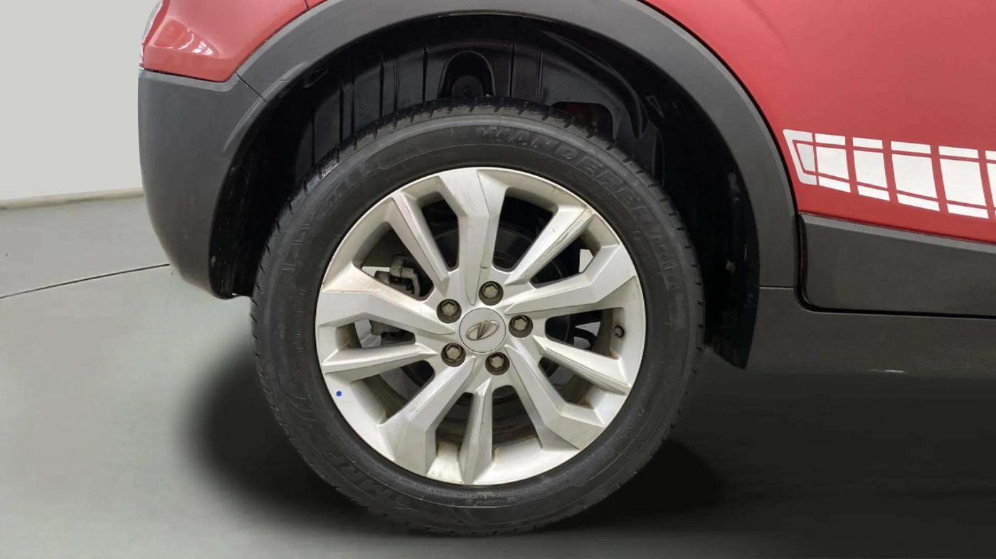 2020 Mahindra XUV300 W8 1.2 PETROL, Petrol, Manual, 33,830 km, Right Rear Wheel