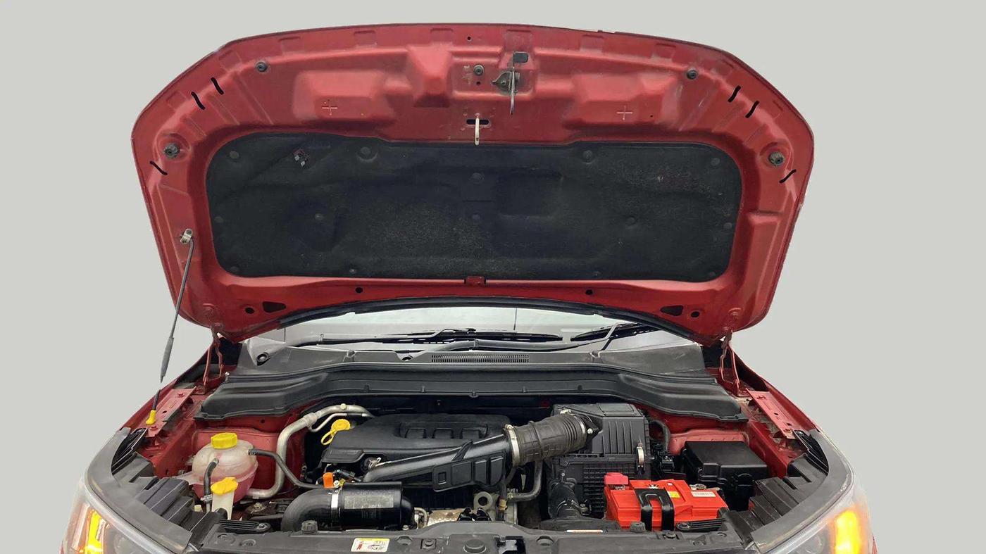 2020 Mahindra XUV300 W8 1.2 PETROL, Petrol, Manual, 33,830 km, Open Bonet