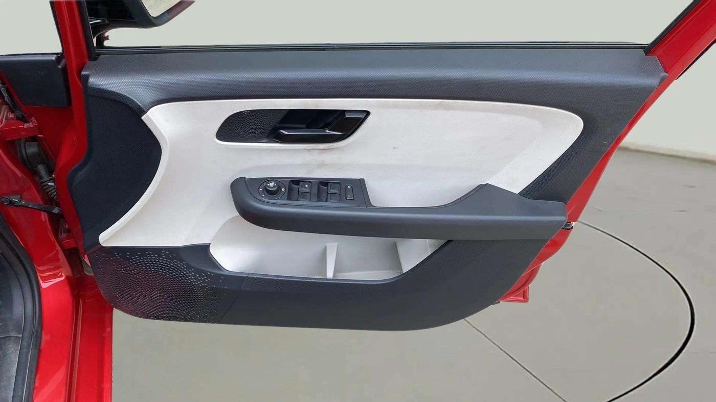 2021 Tata ALTROZ XT DIESEL, Diesel, Manual, 22,656 km, Driver Side Door Panels Control