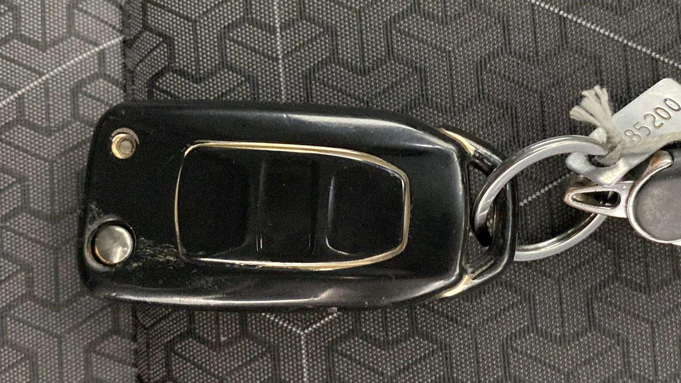 2023 Tata PUNCH ADVENTURE MT, CNG, Manual, 45,744 km, Key Close Up