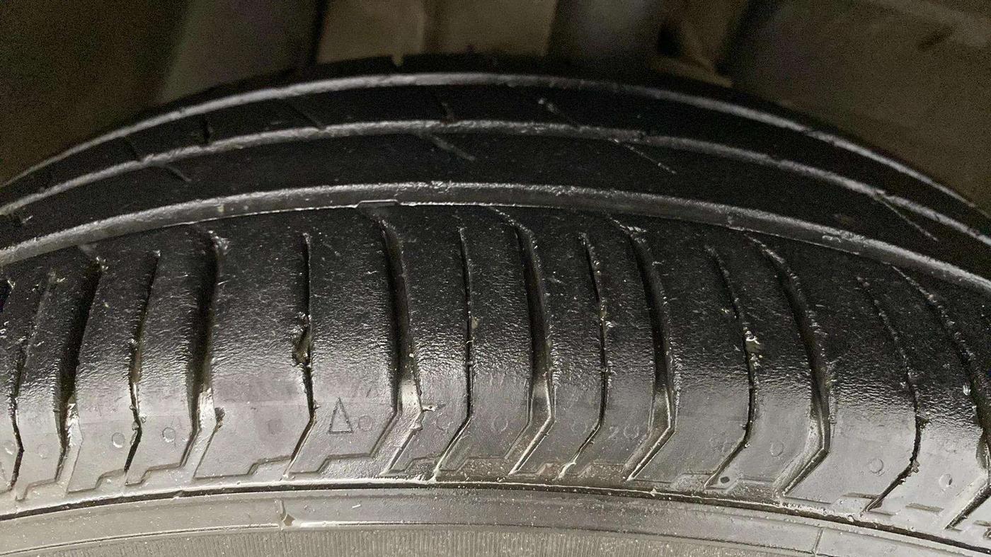 2023 Tata PUNCH ADVENTURE MT, CNG, Manual, 45,744 km, Right Front Tyre Tread