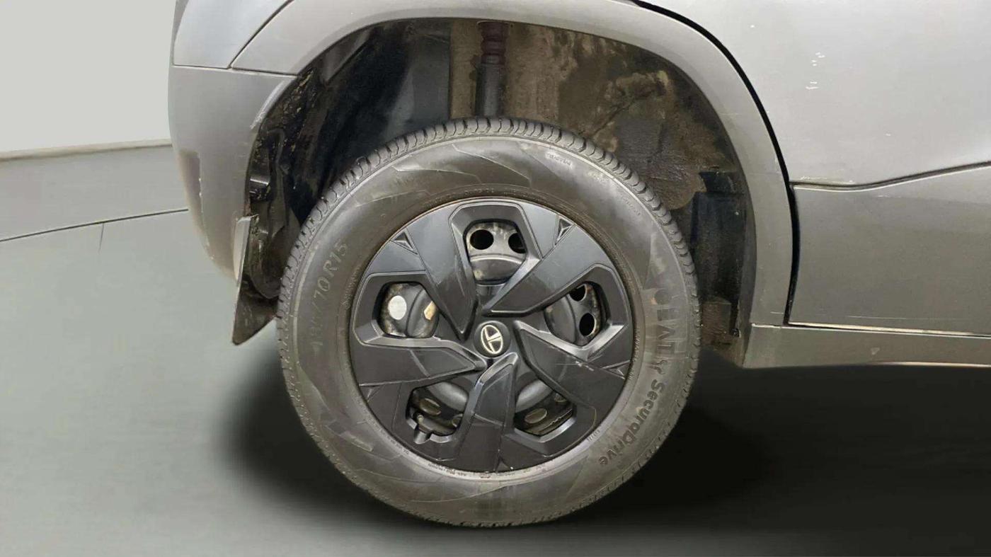 2023 Tata PUNCH ADVENTURE MT, CNG, Manual, 45,744 km, Right Rear Wheel