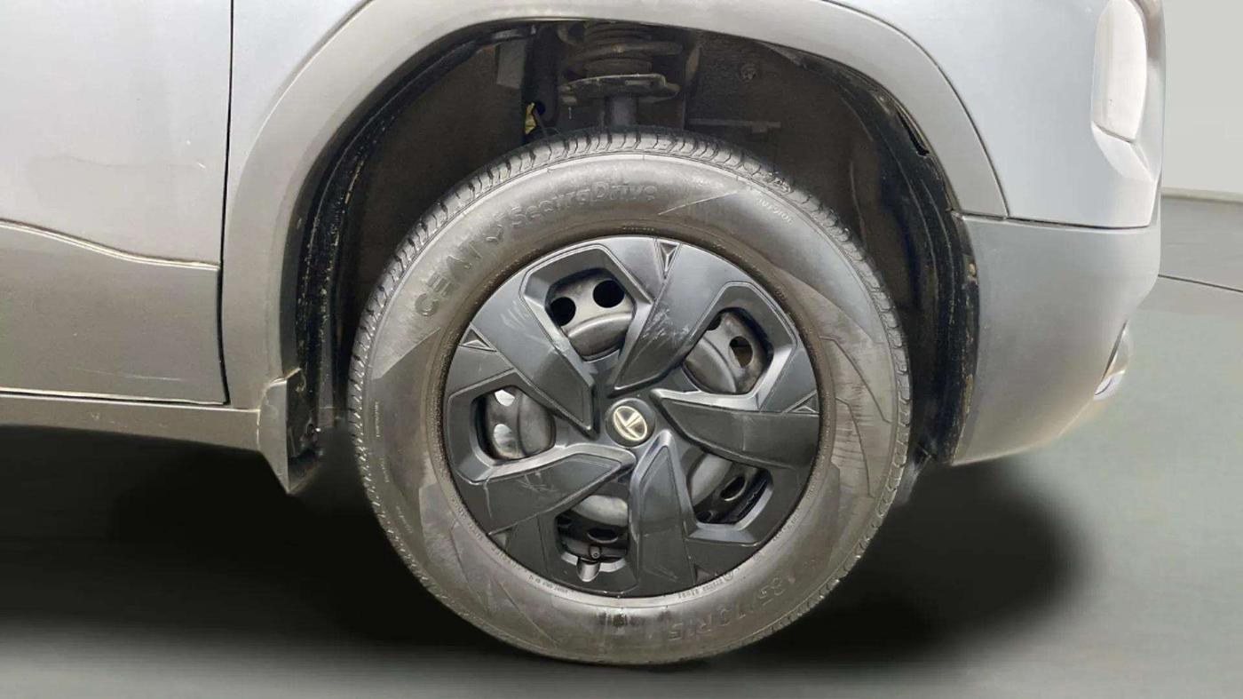 2023 Tata PUNCH ADVENTURE MT, CNG, Manual, 45,744 km, Right Front Wheel