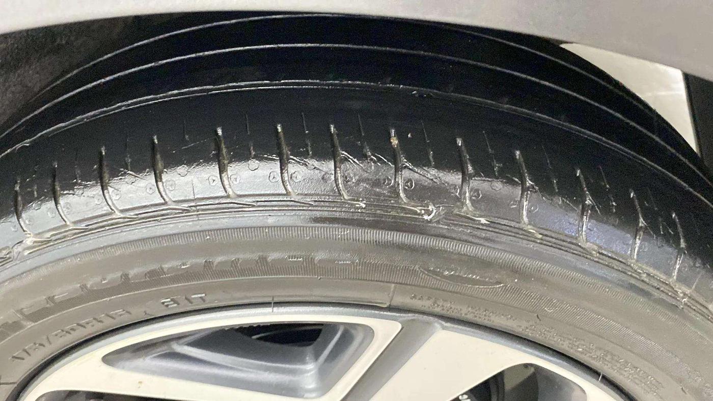 2021 Hyundai AURA SX PLUS 1.2 AMT, Petrol, Automatic, 63,557 km, Right Rear Tyre Tread