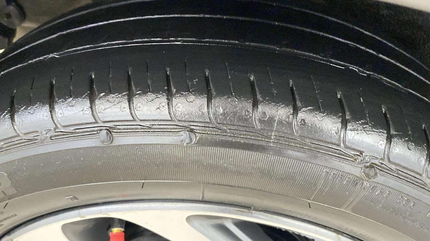 2021 Hyundai AURA SX PLUS 1.2 AMT, Petrol, Automatic, 63,557 km, Left Front Tyre Tread