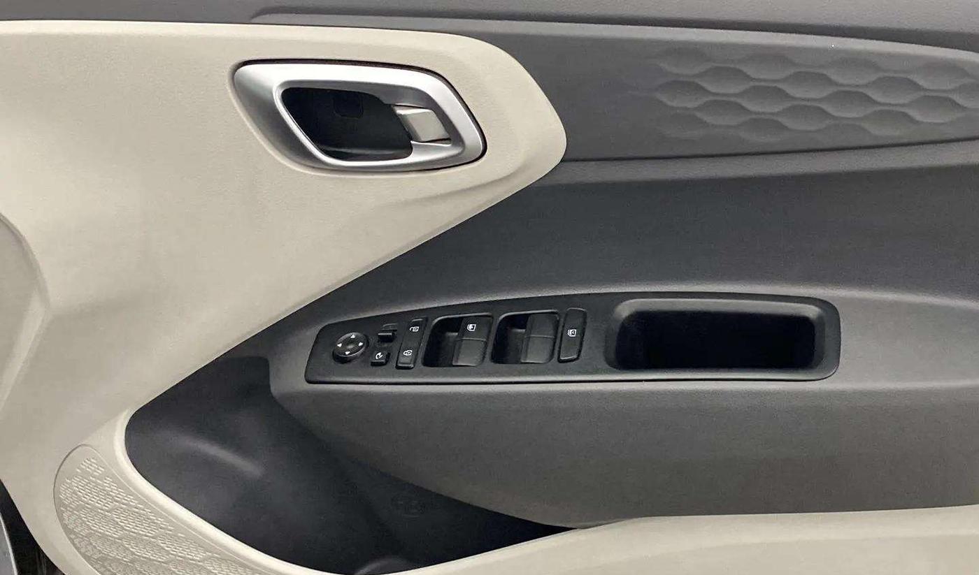 2021 Hyundai AURA SX PLUS 1.2 AMT, Petrol, Automatic, 63,557 km, Driver Side Door Panels Control