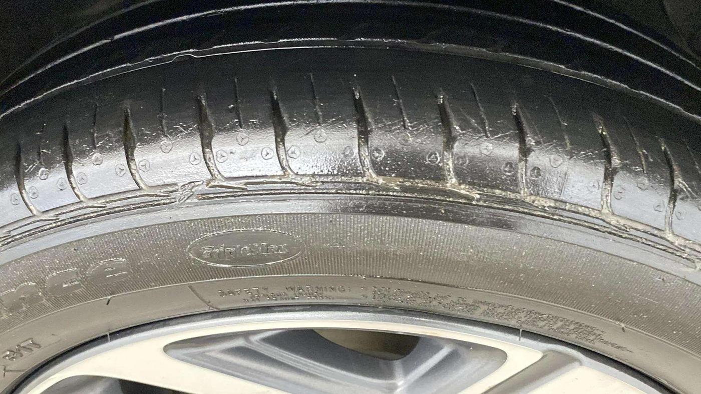2021 Hyundai AURA SX PLUS 1.2 AMT, Petrol, Automatic, 63,557 km, Right Front Tyre Tread