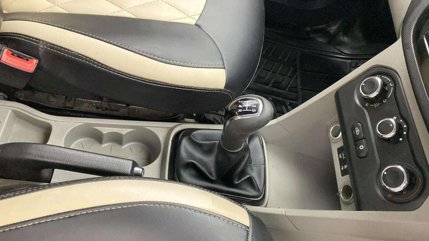 2018 Tata Tiago XZ PETROL, Petrol, Manual, 45,365 km, Gear Lever