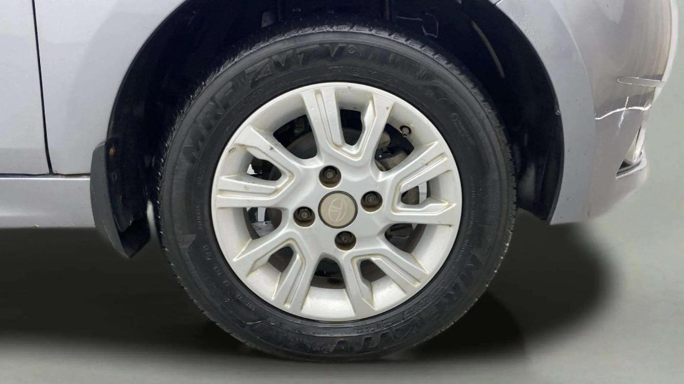 2018 Tata Tiago XZ PETROL, Petrol, Manual, 45,365 km, Right Front Wheel