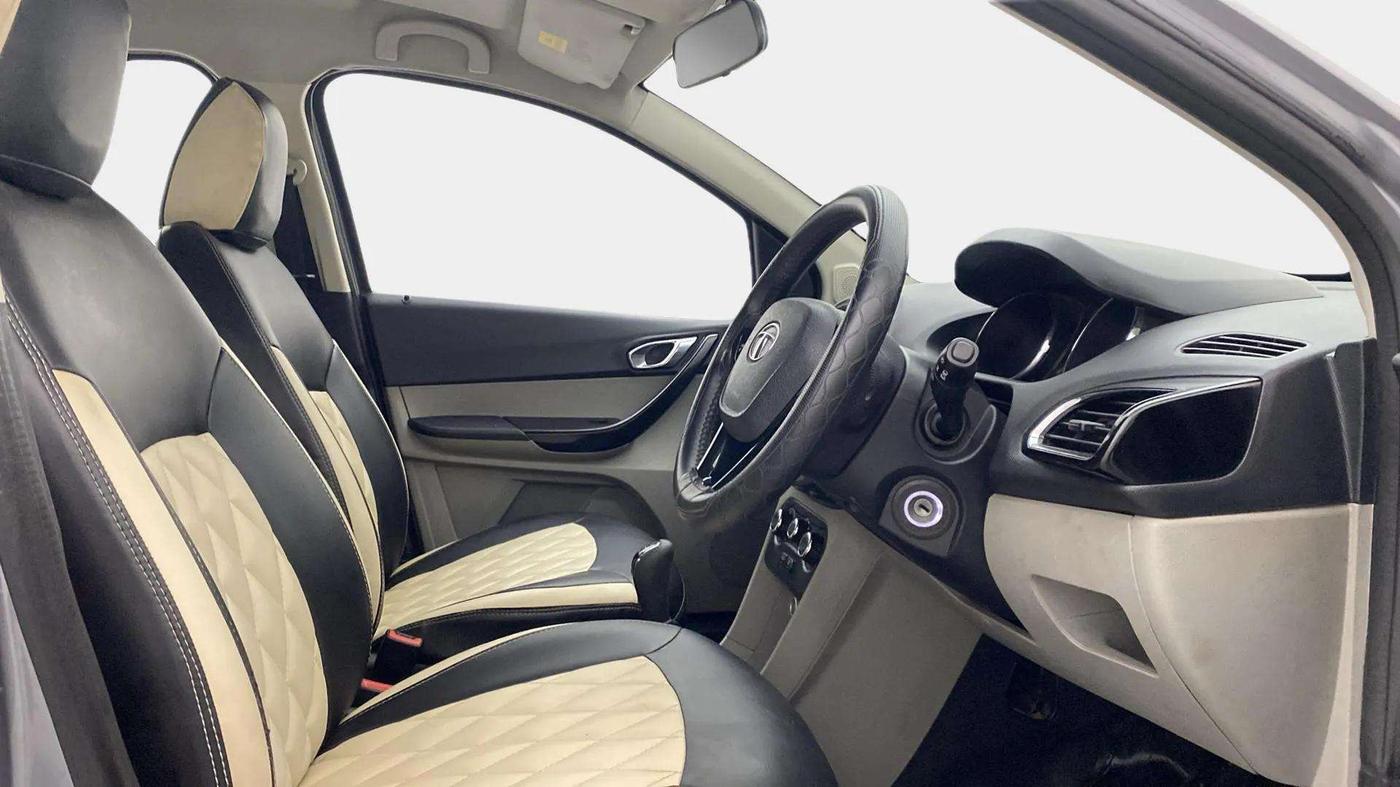 2018 Tata Tiago XZ PETROL, Petrol, Manual, 45,365 km, Right Side Front Door Cabin