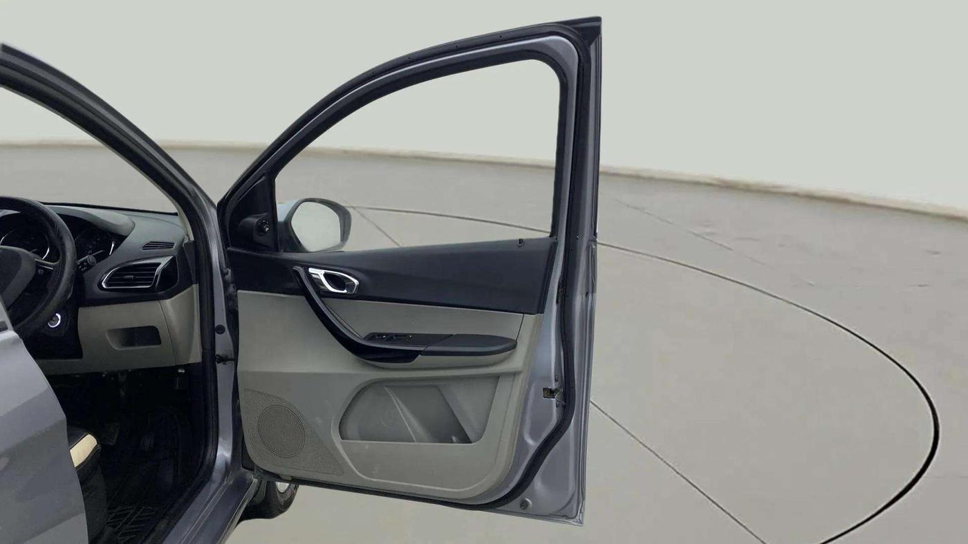 2018 Tata Tiago XZ PETROL, Petrol, Manual, 45,365 km, RHS Front Door