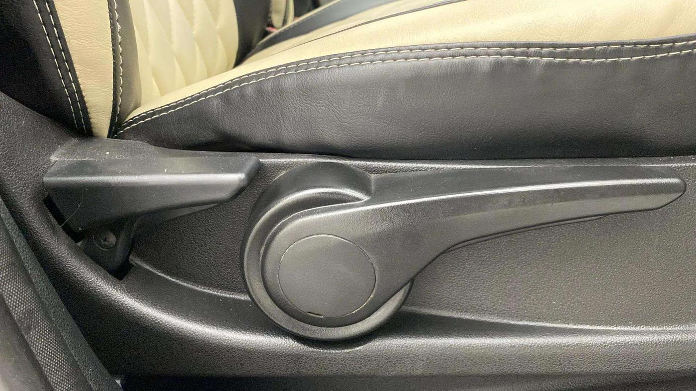 2018 Tata Tiago XZ PETROL, Petrol, Manual, 45,365 km, Driver Side Adjustment Panel