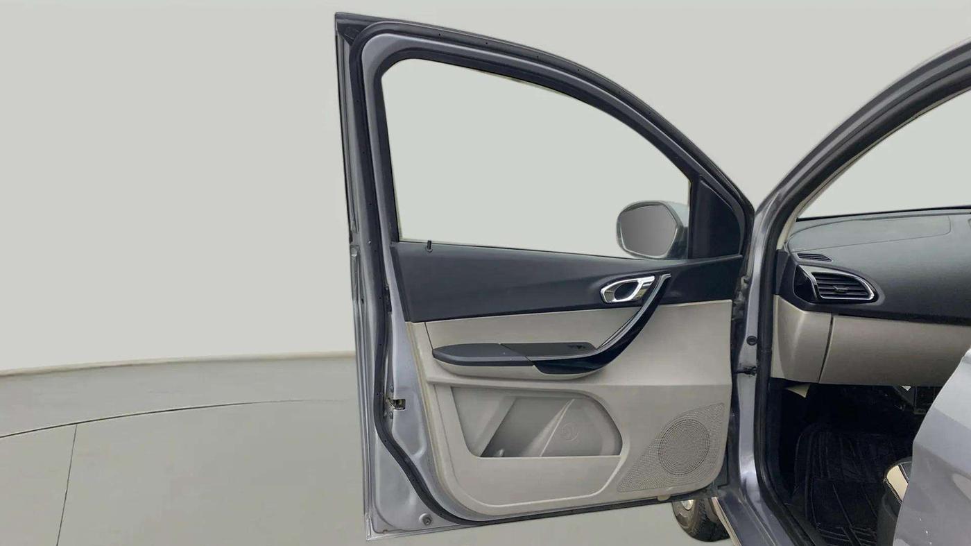 2018 Tata Tiago XZ PETROL, Petrol, Manual, 45,365 km, LHS Front Door