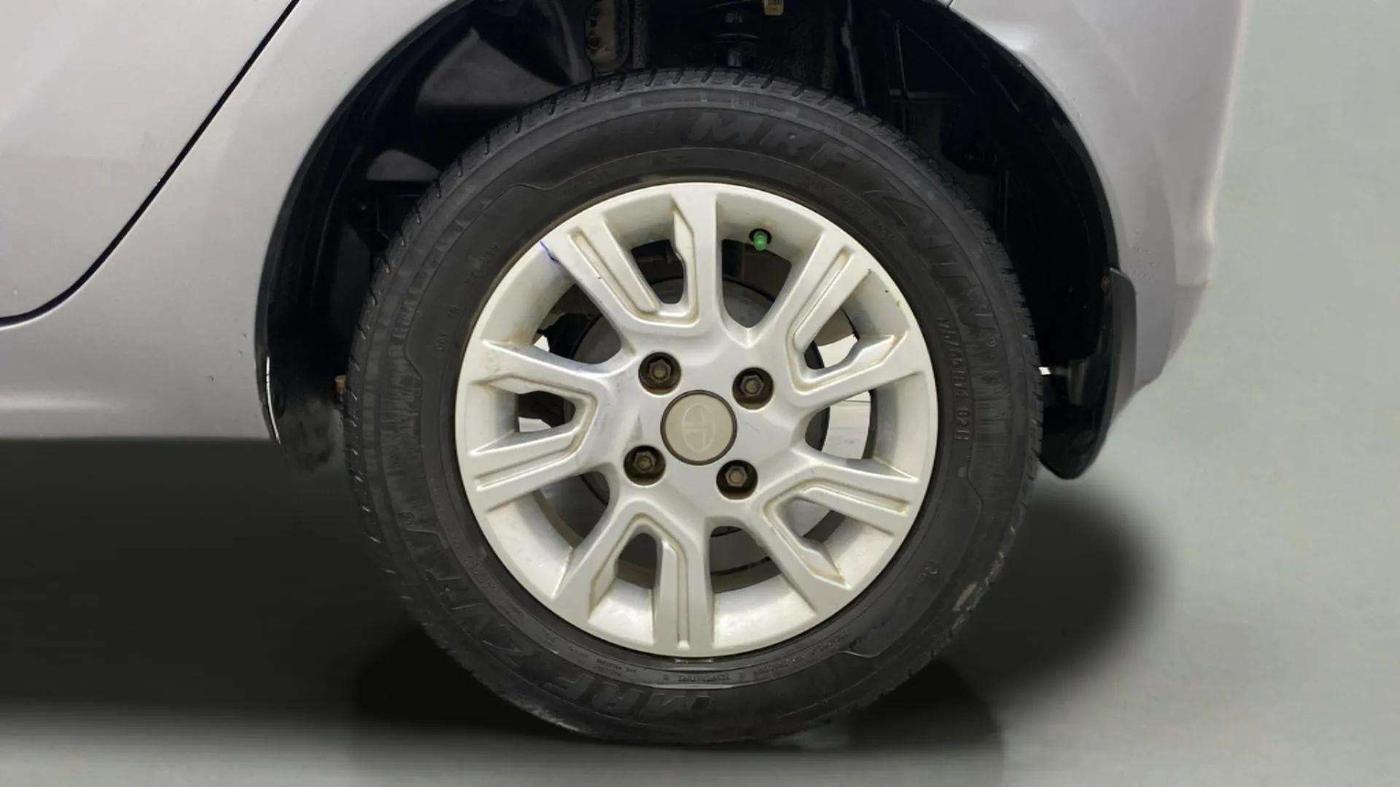 2018 Tata Tiago XZ PETROL, Petrol, Manual, 45,365 km, Left Rear Wheel