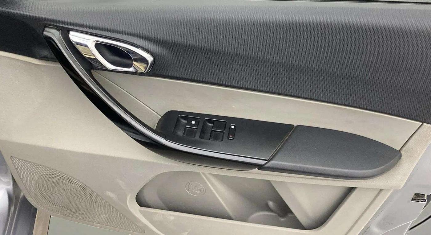 2018 Tata Tiago XZ PETROL, Petrol, Manual, 45,365 km, Driver Side Door Panels Control