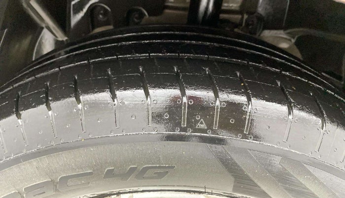 2016 Ford Ecosport TITANIUM 1.5L DIESEL, Diesel, Manual, 94,917 km, Left Front Tyre Tread