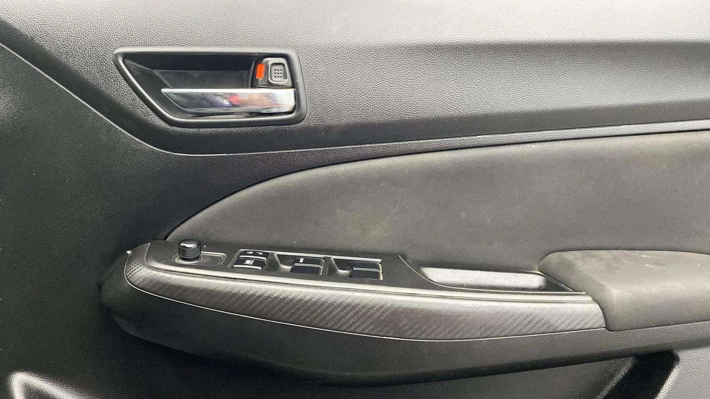 2019 Maruti Swift VDI, Diesel, Manual, 68,090 km, Driver Side Door Panels Control