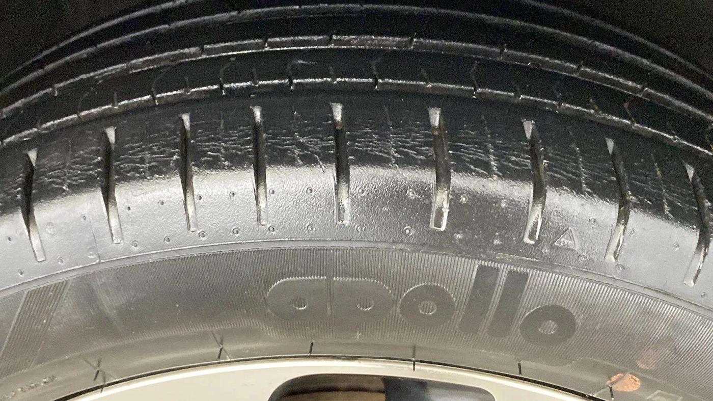 2020 Toyota Glanza G, Petrol, Manual, 20,224 km, Right Front Tyre Tread