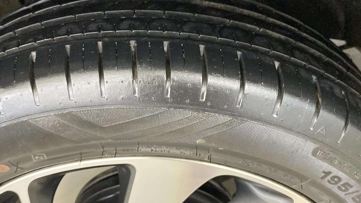 2020 Toyota Glanza G, Petrol, Manual, 20,224 km, Left Front Tyre Tread
