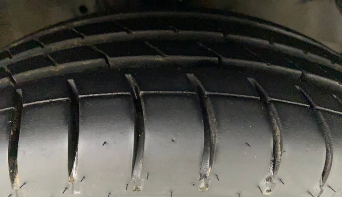 2015 Honda Brio VX AT, Petrol, Automatic, 44,303 km, Right Front Tyre Tread