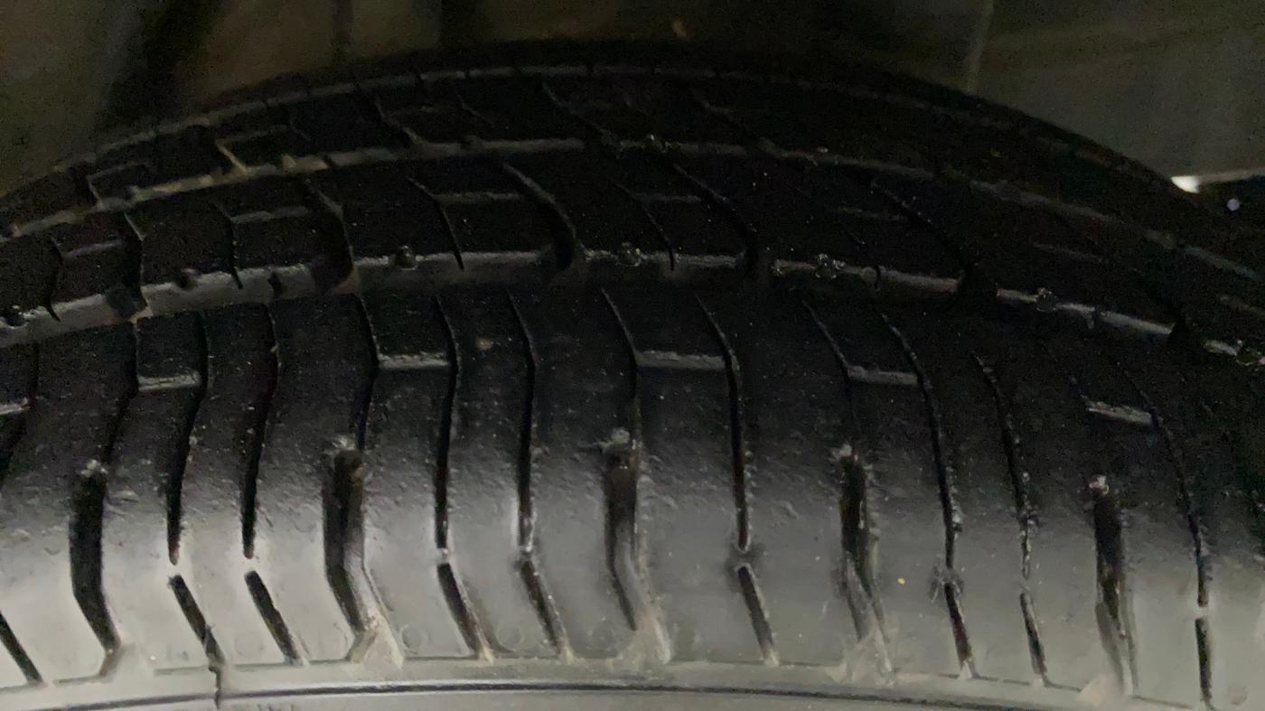 2015 Honda Brio VX AT, Petrol, Automatic, 44,303 km, Left Rear Tyre Tread
