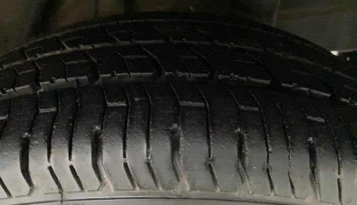 2015 Honda Brio VX AT, Petrol, Automatic, 44,303 km, Left Rear Tyre Tread
