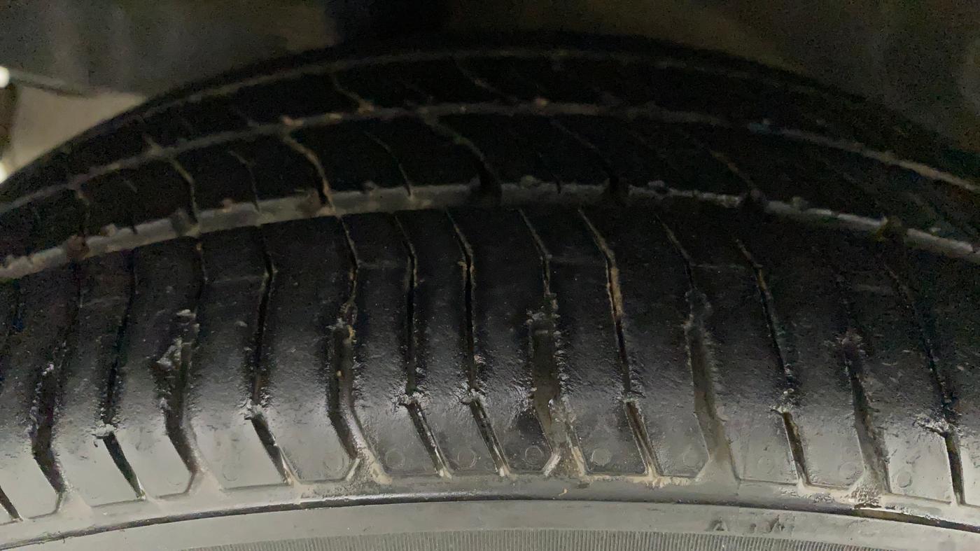 2015 Honda Brio VX AT, Petrol, Automatic, 44,303 km, Right Rear Tyre Tread