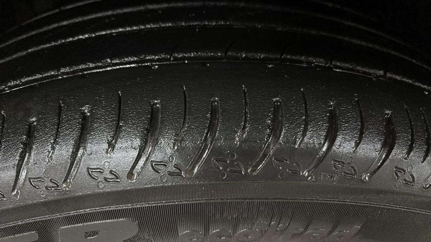2022 Nissan MAGNITE XV MT, Petrol, Manual, 20,821 km, Left Front Tyre Tread